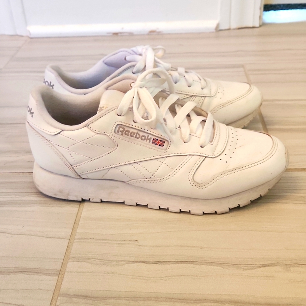 Womens Reebok sneakers